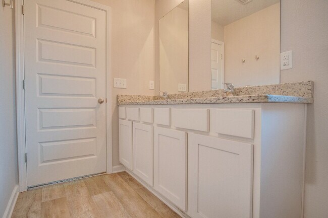 Building Photo - Lakeshore Preserve 3BR Home with Garage – ...