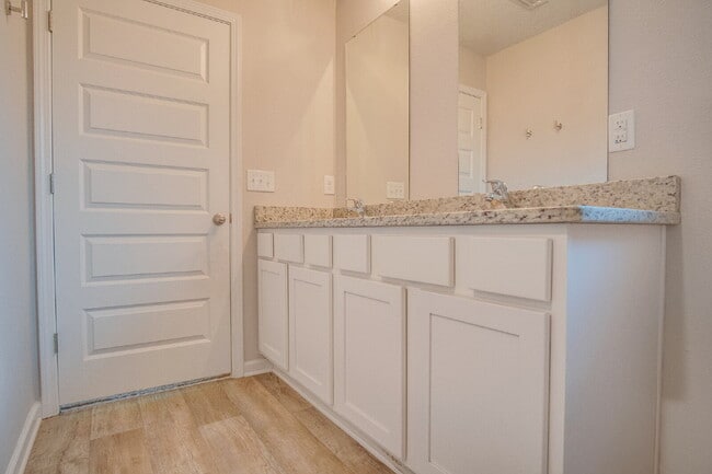 Building Photo - Lakeshore Preserve 3BR Home with Garage – Pet Friendly