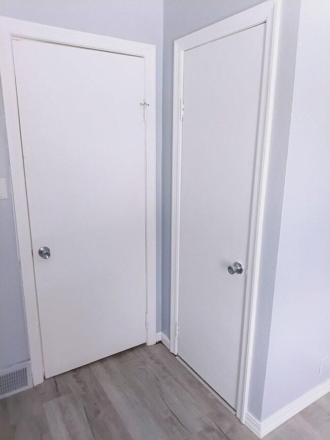 Building Photo - Fully Renovated 2 Bed | Fresh, Clean, Move-In Ready