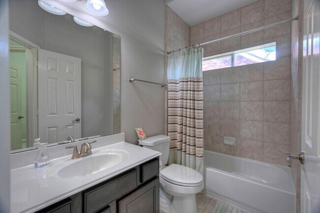 Building Photo - 7810 Oak Moss Dr