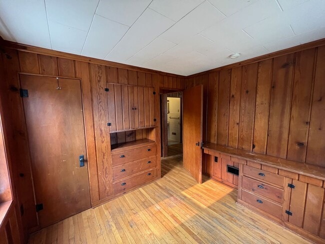 Building Photo - 2 bed 1 bathroom