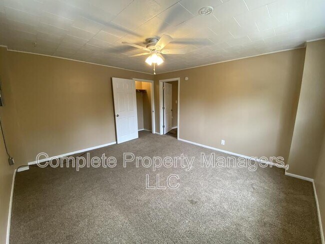 Building Photo - 220 E 7th St