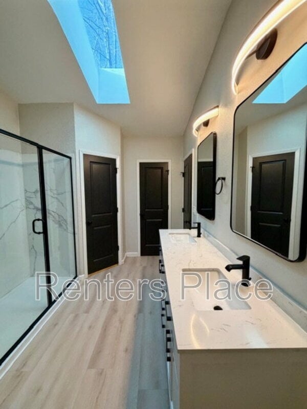 Building Photo - 1804 S Gardenia Ave