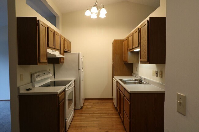 Building Photo - Two Master Suites and Two Bathroom Home