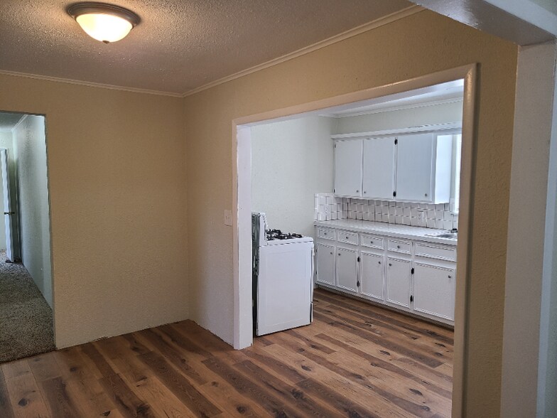 Building Photo - 419 S Javine St