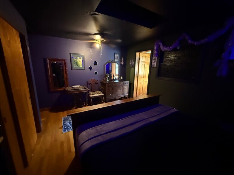 Building Photo - 32275 Center St