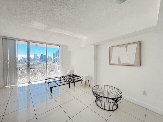 Building Photo - 1750 N Bayshore Dr