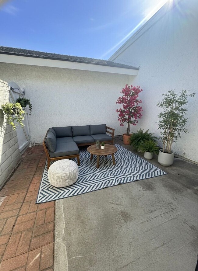 Building Photo - Private 2 Bed 2 Bath Single-Story Living in West Anaheim