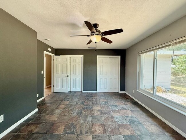 Building Photo - 2565 Granada Cir W