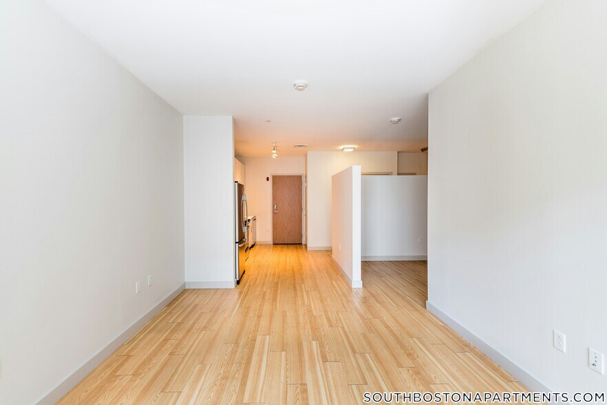 Building Photo - 320 D St
