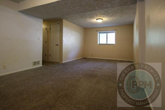 Building Photo - Beautiful 3 Bedroom Split entry in Gretna