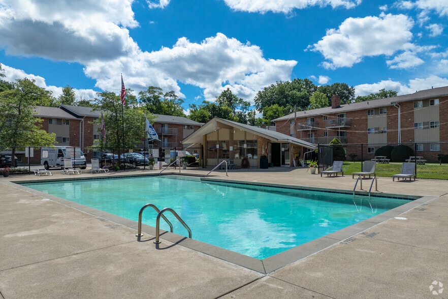 Primary Photo - Parkview Estates