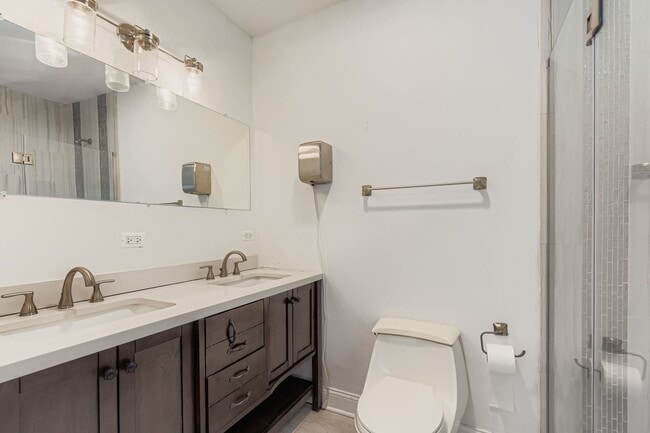 Building Photo - 7356 N Ashland Blvd