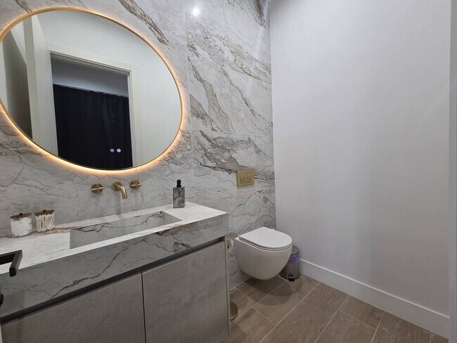 Building Photo - 1812 Miami Rd