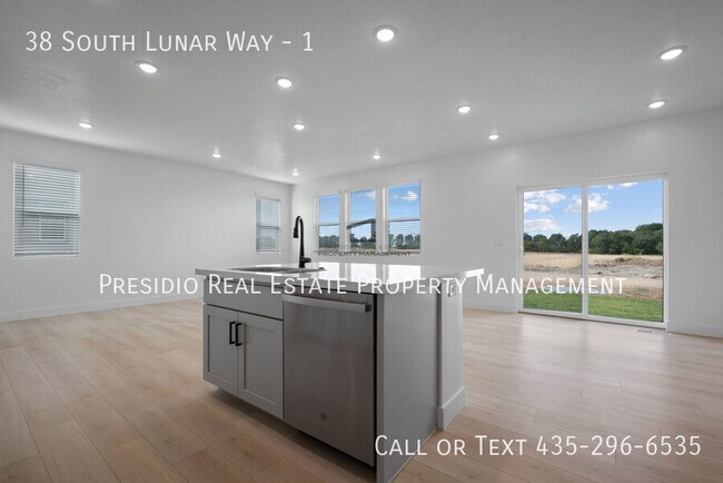 Building Photo - 38 S Lunar Wy