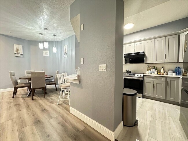 Building Photo - 5554 Metrowest Blvd