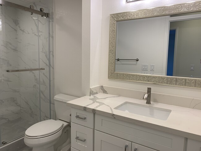 Master bathroom - 1908 Huxley Ct