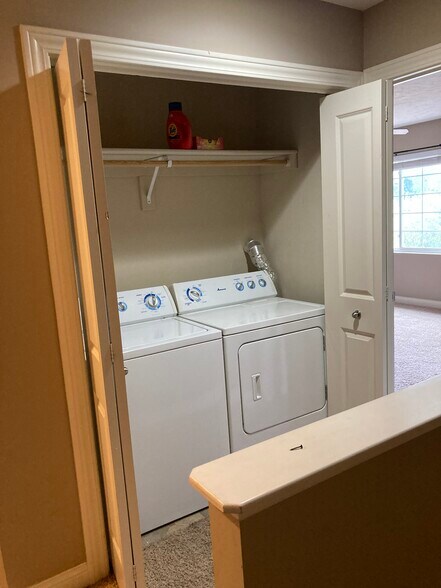 upstairs w/d area - 1121 Turtle Creek Rd