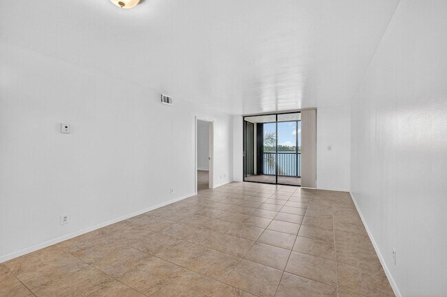 Building Photo - 117 Lake Emerald Dr