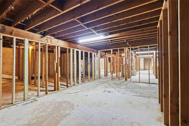 Building Photo - 3582 Cloudland Dr