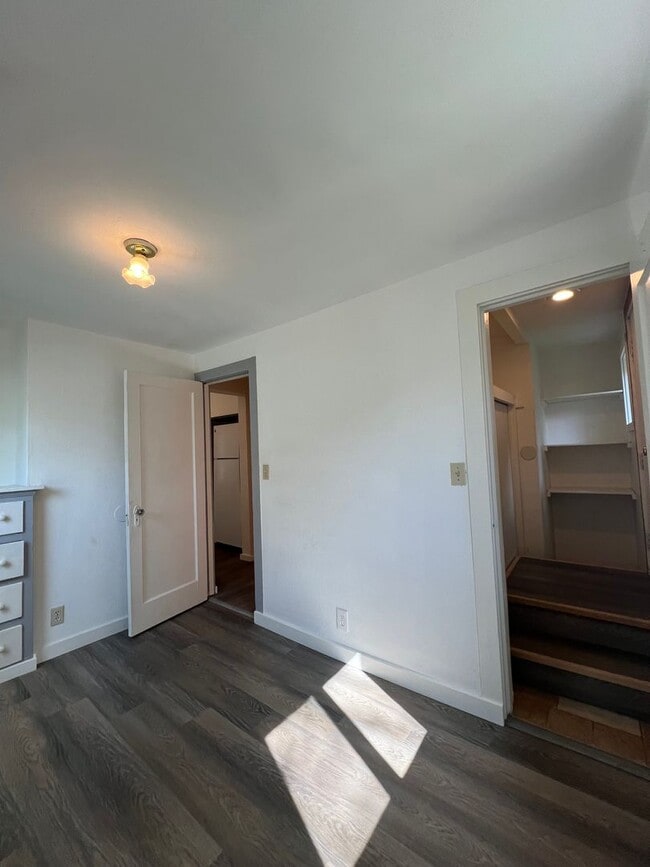 Building Photo - 1919 Duplex