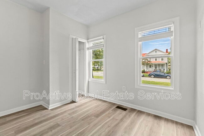 Building Photo - 903 Ohio St