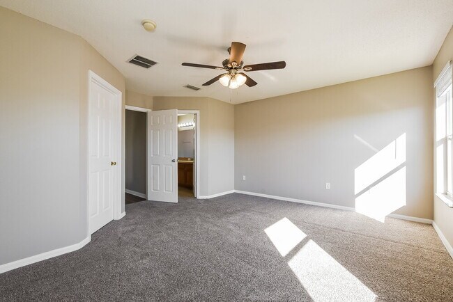 Building Photo - 2402 Ashecroft Dr