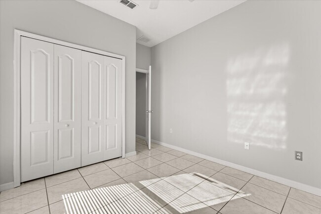 Building Photo - 1000 Vaquero Ln