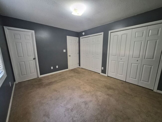 Building Photo - 305 Rack Ln