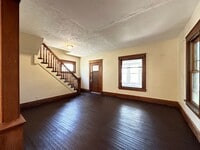 Building Photo - Large 2 bedroom house $750