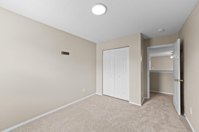 Building Photo - 5 Thorton Ct