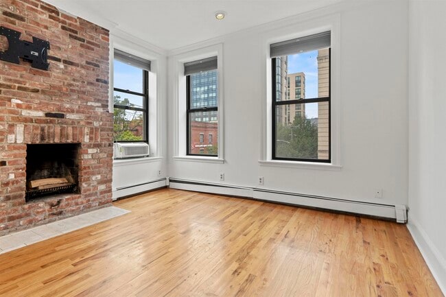 Building Photo - 163 14th St