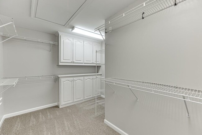 Building Photo - 9345 Riverclub Pkwy