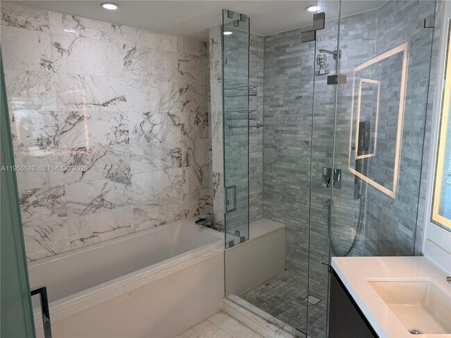 Building Photo - 851 NE 1st Ave