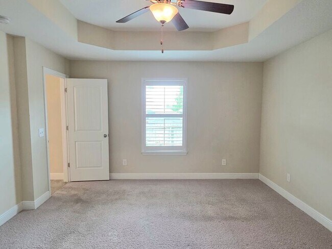 Building Photo - 5625 Shooting Star Ct