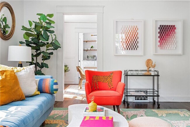 Building Photo - 1031 Austin Ave NE