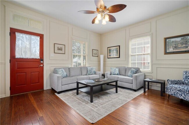 Building Photo - 158 S Cedar St