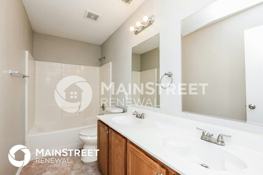 Building Photo - 8768 Stonebriar Ln