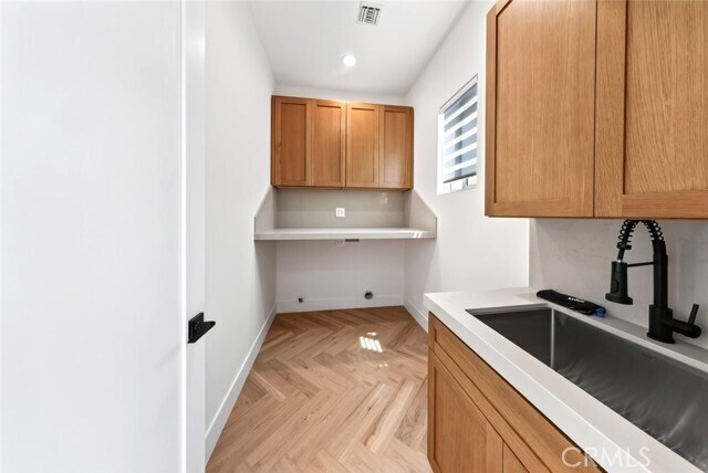 Building Photo - 8018 Shadyglade Ave