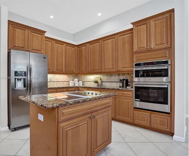 Building Photo - 2501 Poinciana Dr