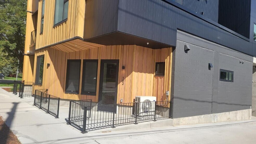 Primary Photo - 1601 Park Ave