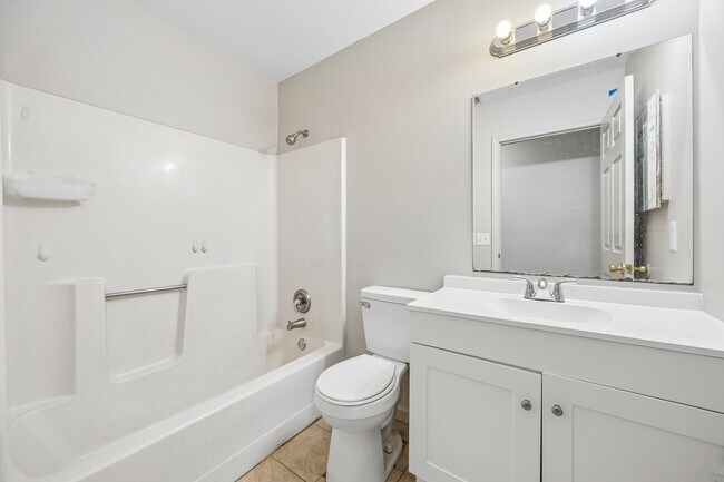 Building Photo - 117 Pinedale Dr