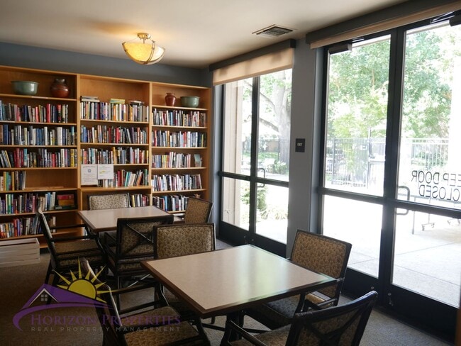Building Photo - 1330 Vanderbilt Way