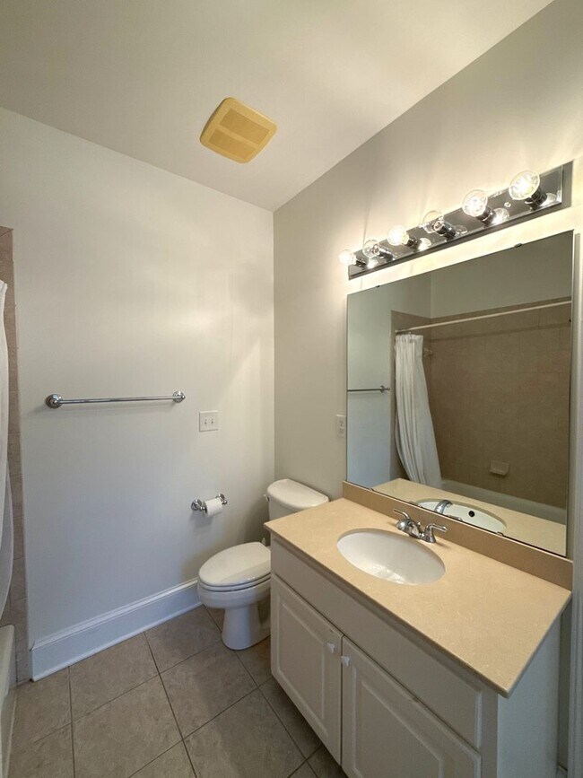 Building Photo - Cotswold Home