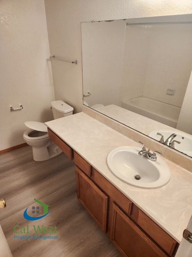 Building Photo - 01248 - % - Costa Mesa Terrace #G