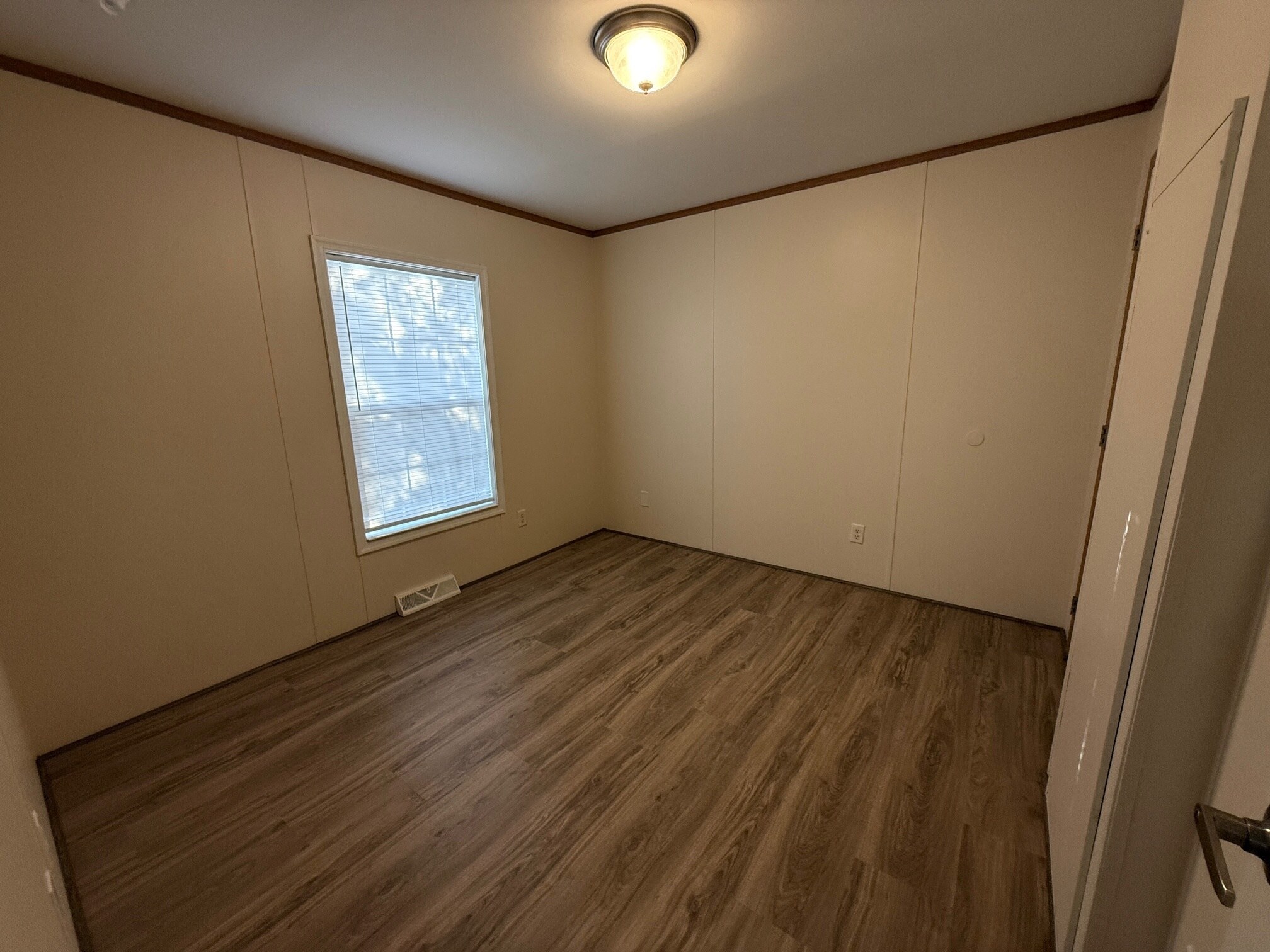 Building Photo - 48 Finch St