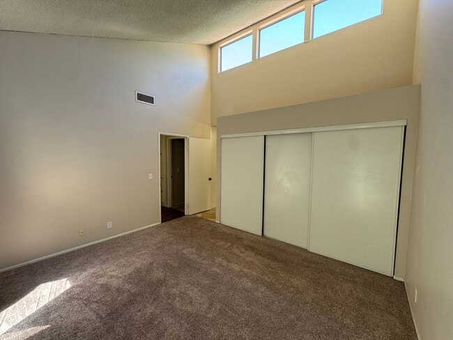 Building Photo - 2 Bedroom 1 Story Town Home
