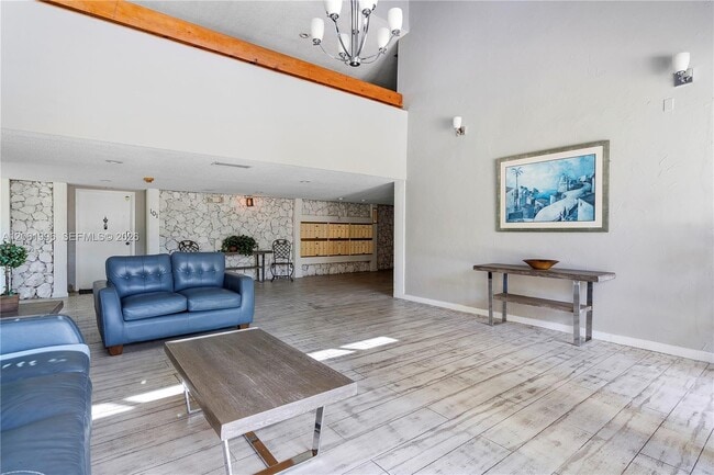Building Photo - 230 Lakeview Dr