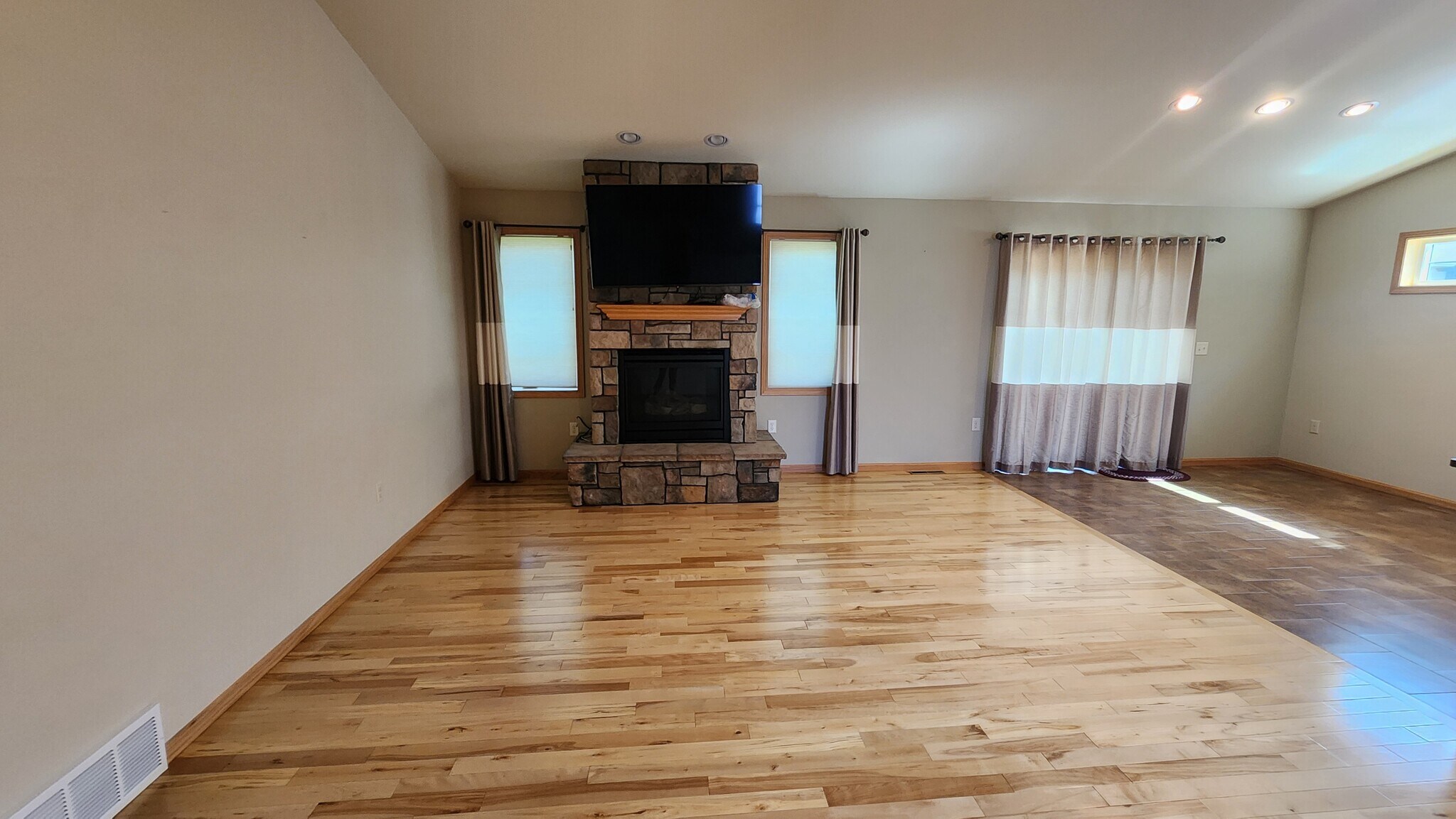 Building Photo - 1329 Pinecrest Ln