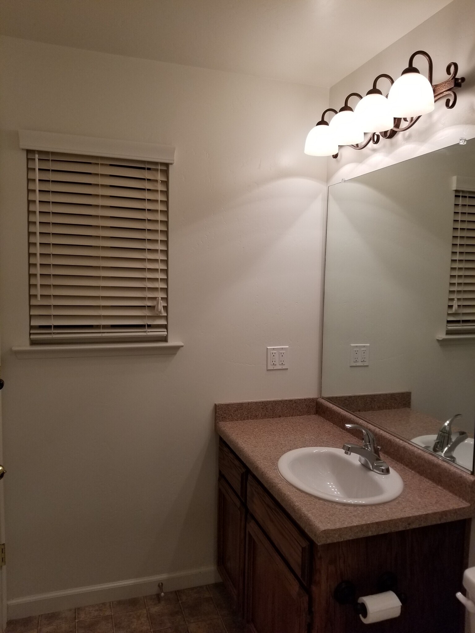 Master Bathroom - 2756 Chardonnay Ln